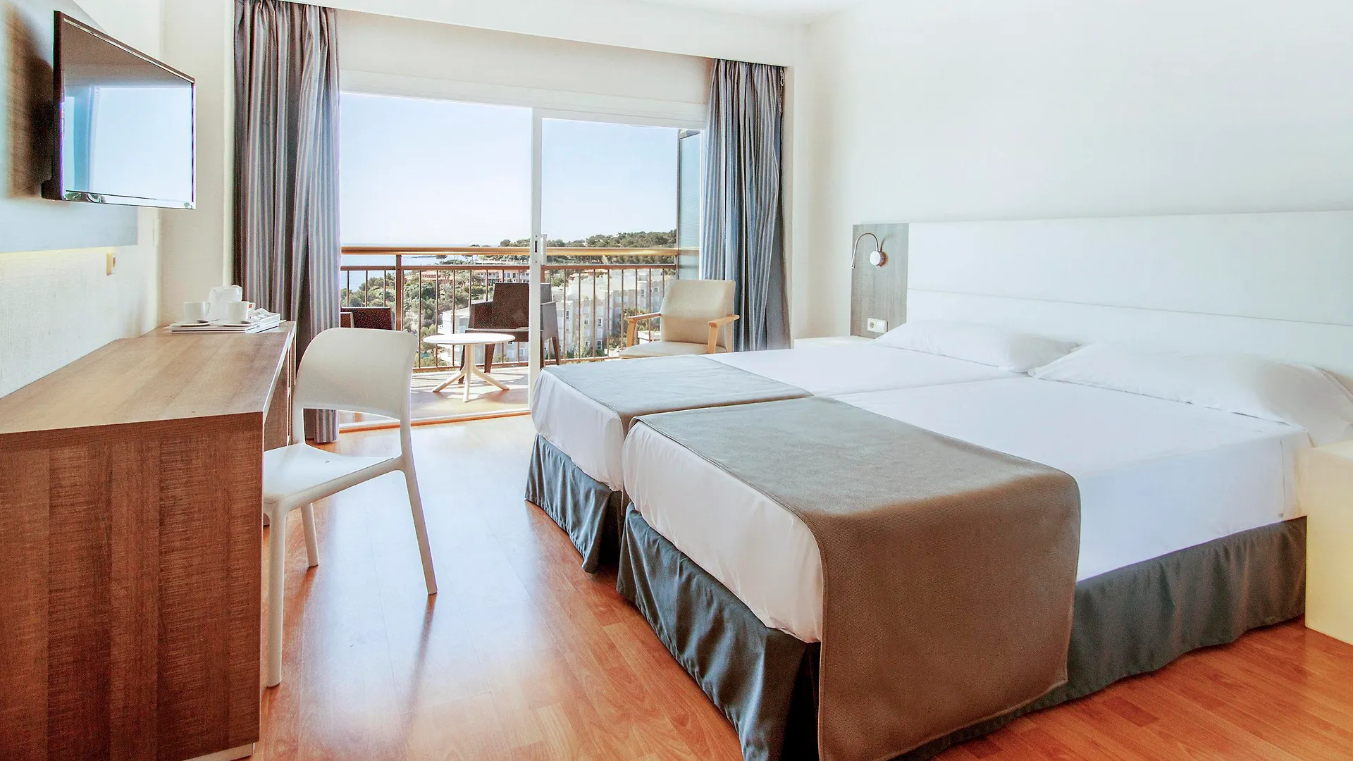 Globales Cala Vinas Adults Only 16+ Hotel